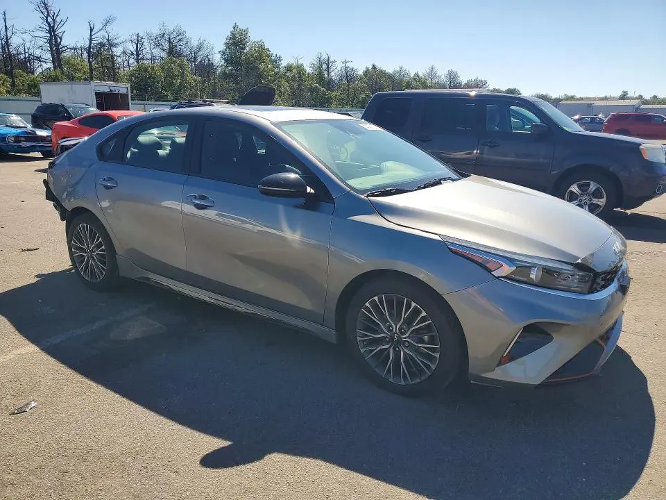 2024 KIA FORTE GT LINE  