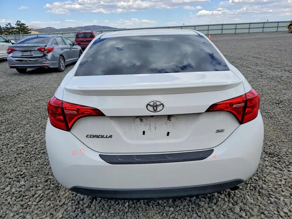 2017 TOYOTA COROLLA SE  