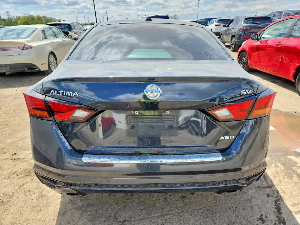 2021 NISSAN ALTIMA SV  