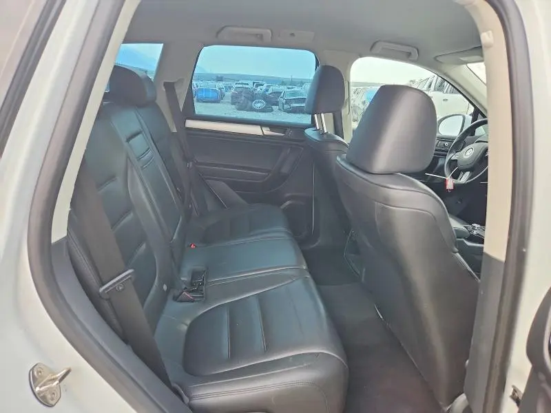 2014 VOLKSWAGEN TOUAREG V6  