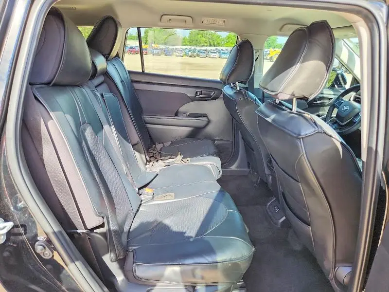 2025 TOYOTA HIGHLANDER LE  