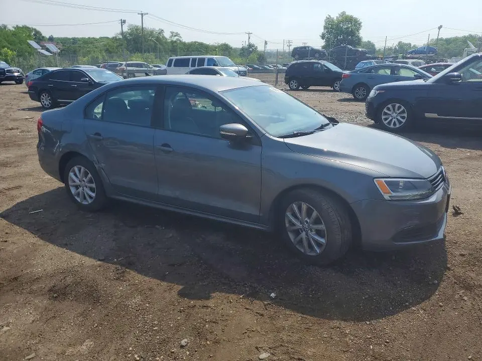 2011 VOLKSWAGEN JETTA SE  