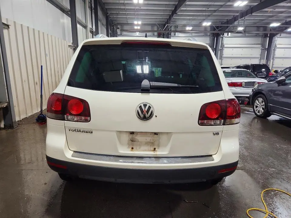 2010 VOLKSWAGEN TOUAREG V6  