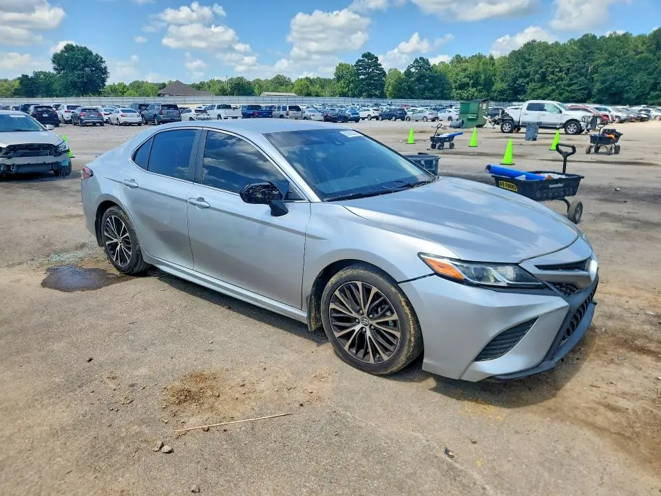 2018 TOYOTA CAMRY SE  