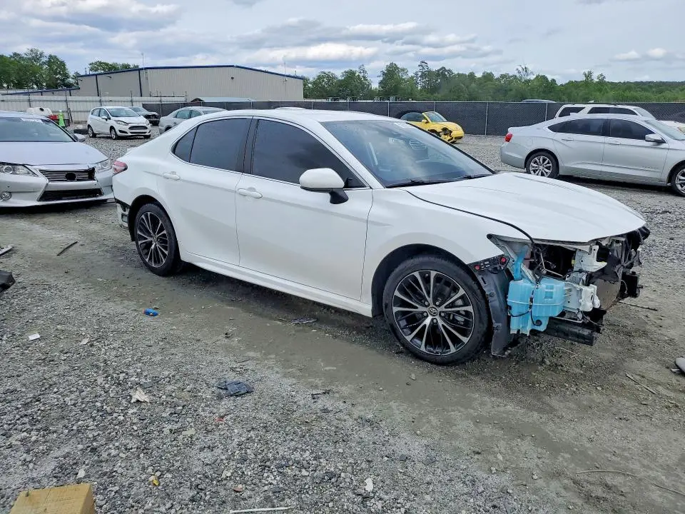 2019 TOYOTA CAMRY SE  
