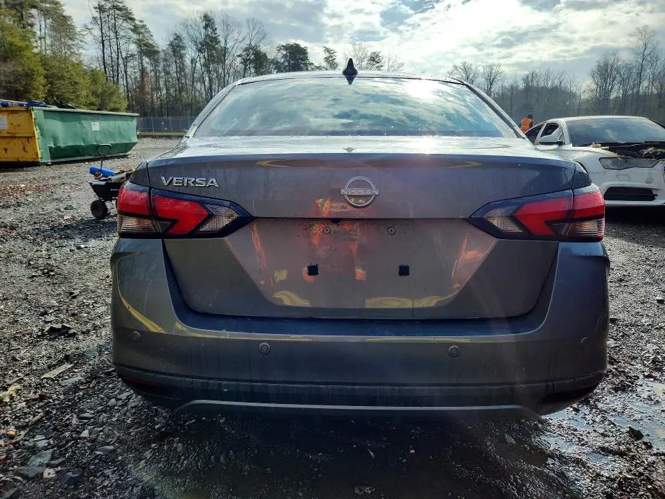 2025 NISSAN VERSA SV  