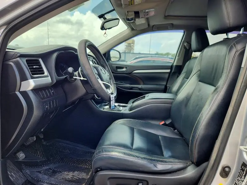 2015 TOYOTA HIGHLANDER XLE  