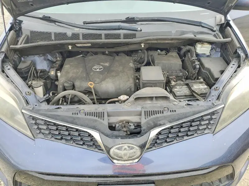 2019 TOYOTA SIENNA SE  