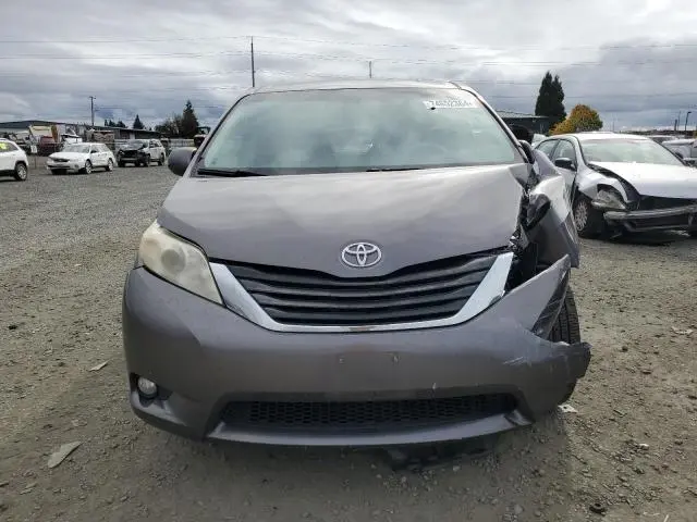 2011 TOYOTA SIENNA XLE  