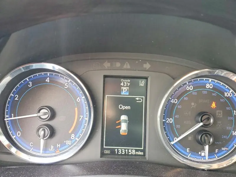 2017 TOYOTA COROLLA SE  