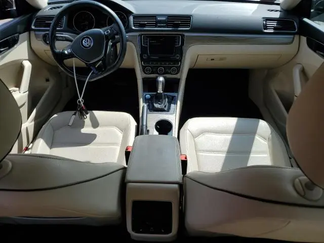 2018 VOLKSWAGEN PASSAT SE  