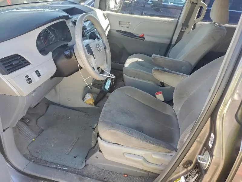 2011 TOYOTA SIENNA   