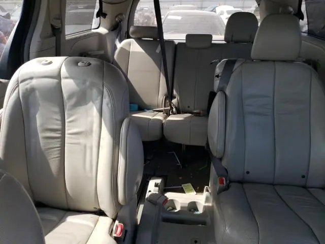 2011 TOYOTA SIENNA XLE