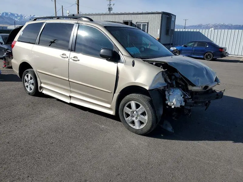 2010 TOYOTA SIENNA LE 8 PASSENGER  