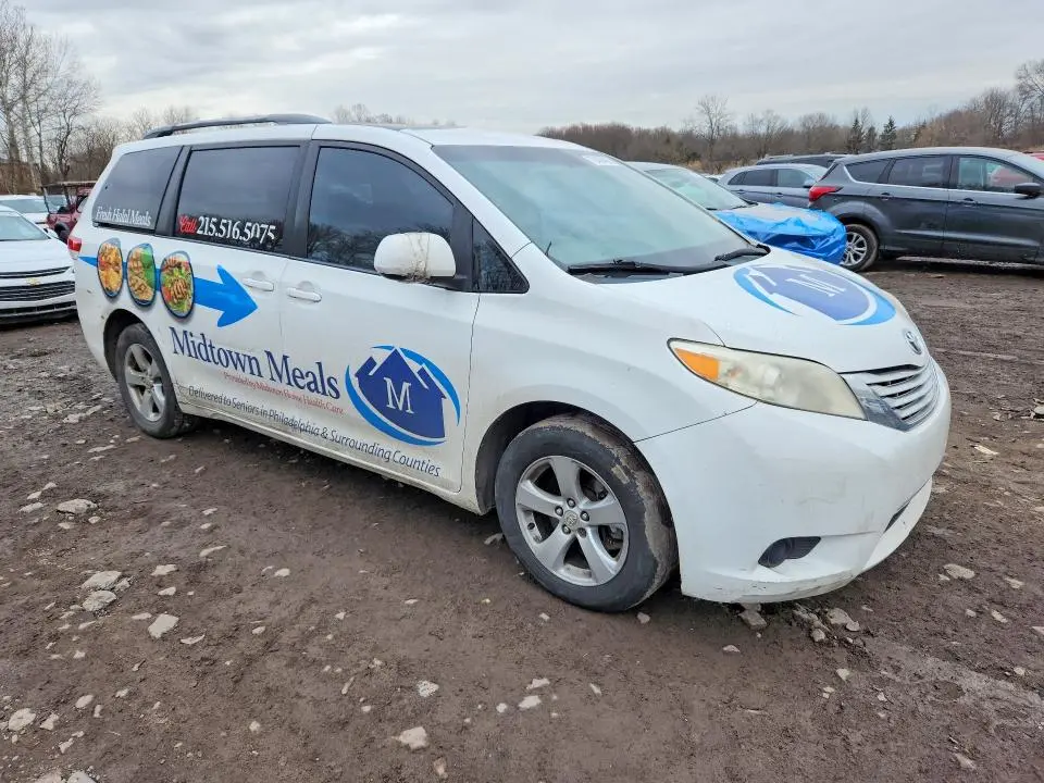 2011 TOYOTA SIENNA LE 8-PASSENGER  