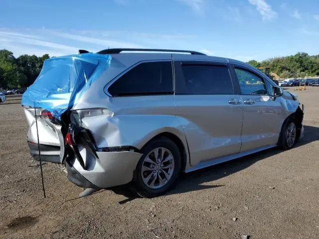 2023 TOYOTA SIENNA XLE  