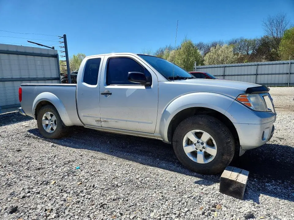 2013 NISSAN FRONTIER S  