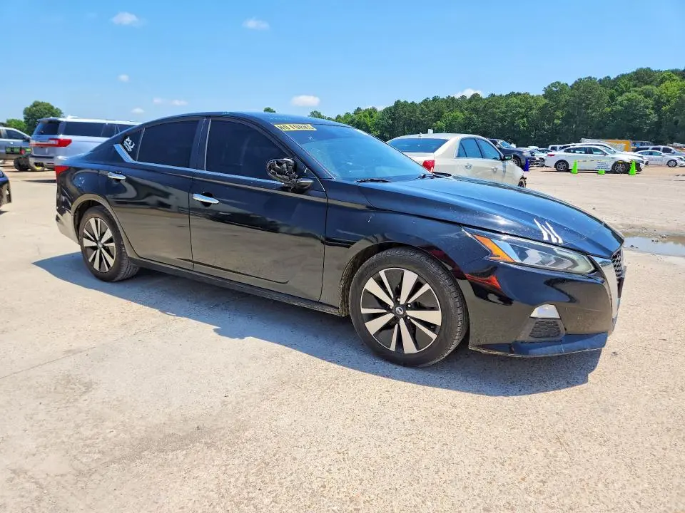 2021 NISSAN ALTIMA SV  