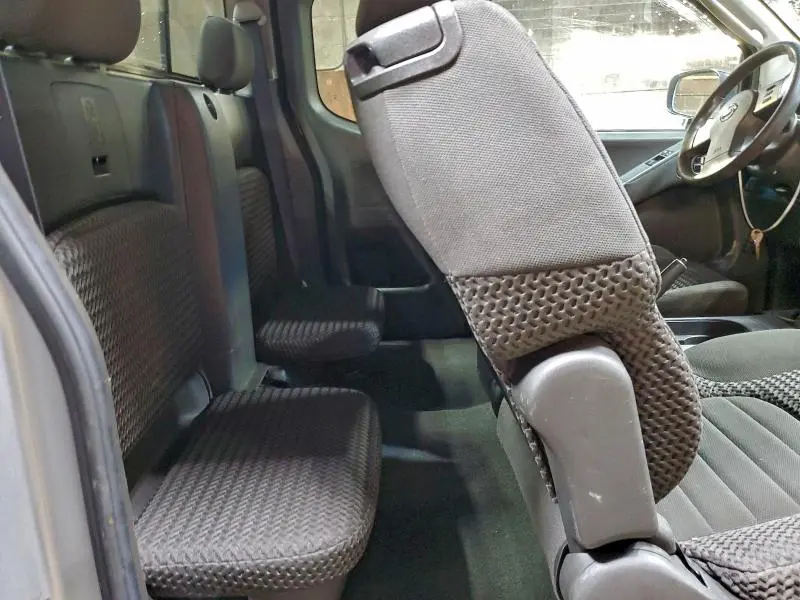 2010 NISSAN FRONTIER KING CAB SE  