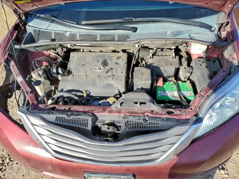 2013 TOYOTA SIENNA XLE  