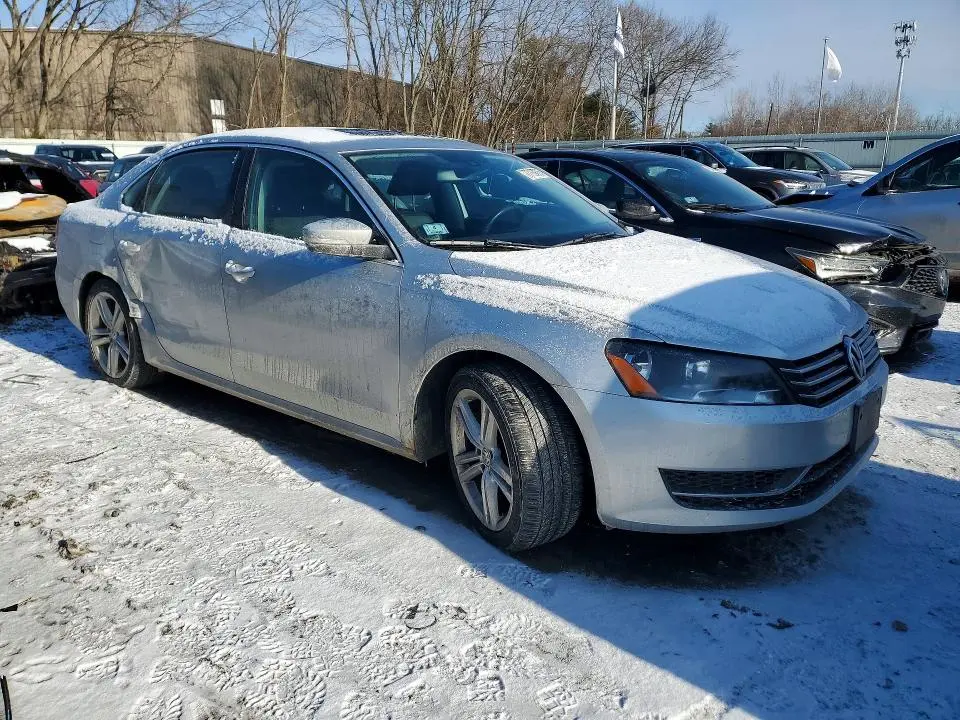 2014 VOLKSWAGEN PASSAT SE  