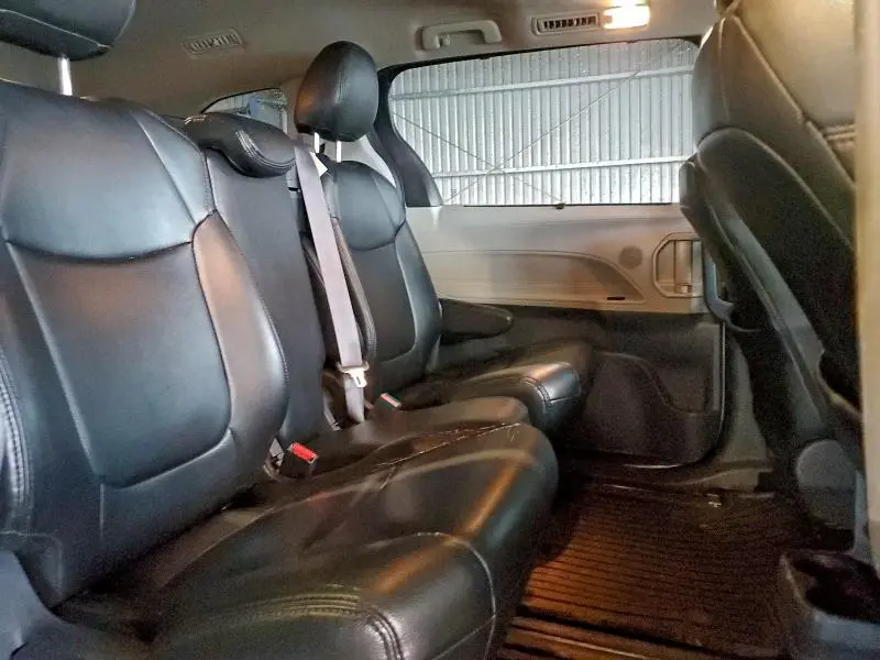 2022 TOYOTA SIENNA LE  