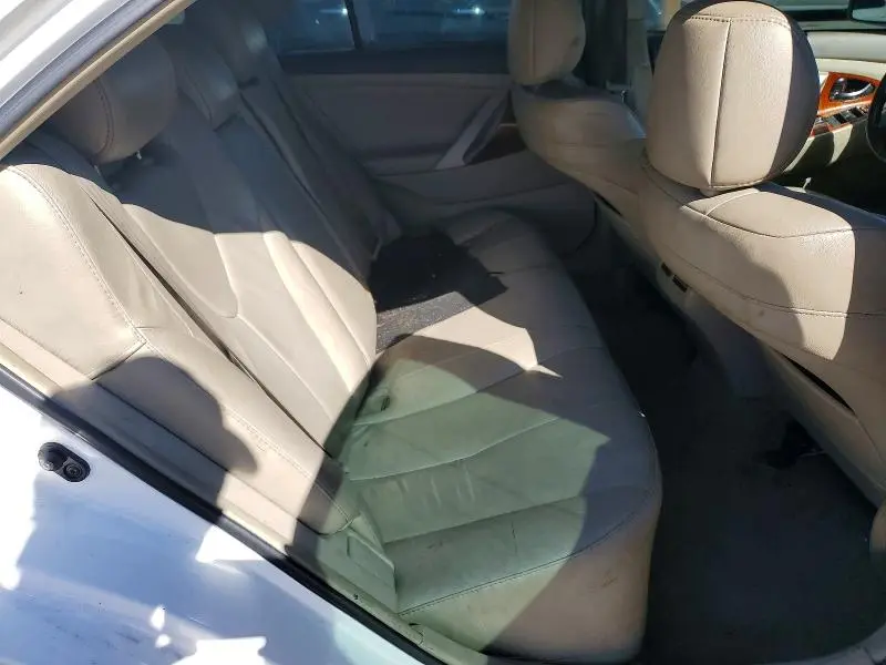 2011 TOYOTA CAMRY XLE V6  