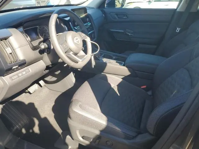 2025 NISSAN PATHFINDER SV  