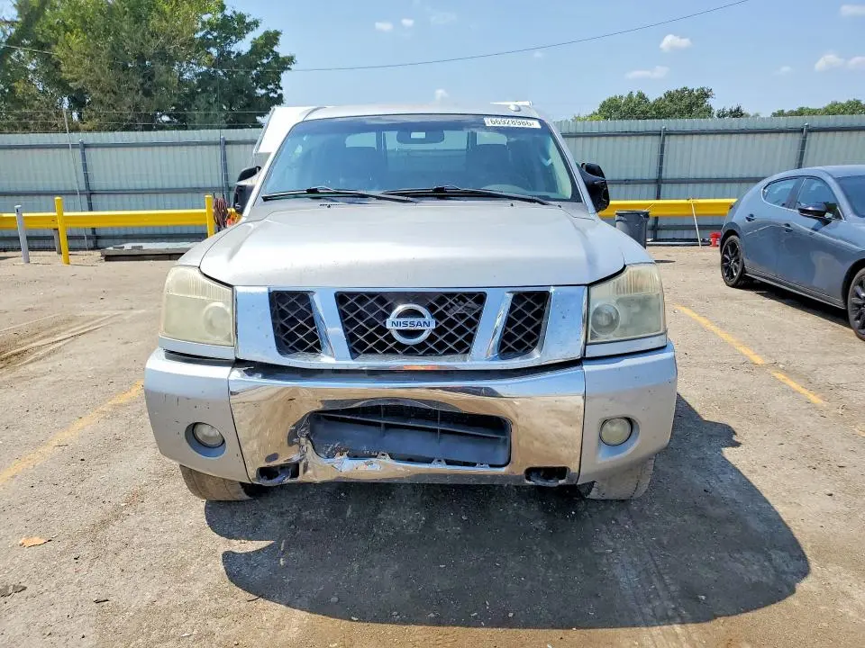 2010 NISSAN TITAN SE  