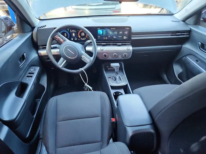 2025 HYUNDAI KONA SE  