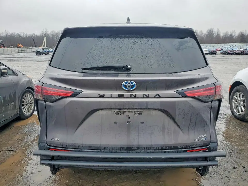2021 TOYOTA SIENNA   
