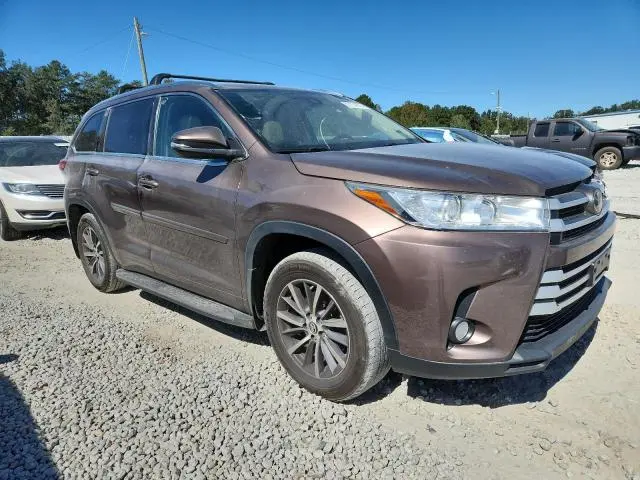 2017 TOYOTA HIGHLANDER SE  