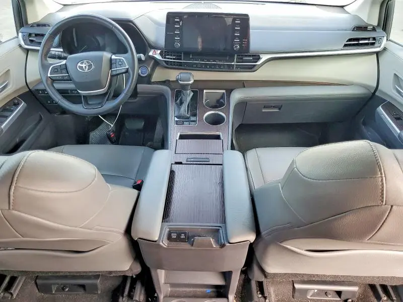 2021 TOYOTA SIENNA XLE 8-PASSENGER  
