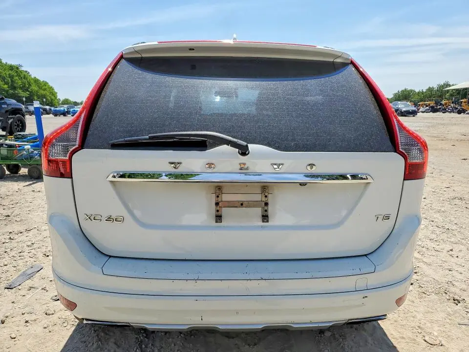 2015 VOLVO XC60 T5  