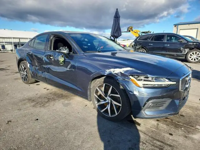 2019 VOLVO S60 T6 MOMENTUM  