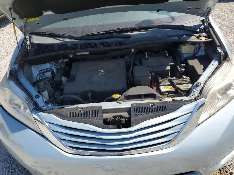 2015 TOYOTA SIENNA LE  