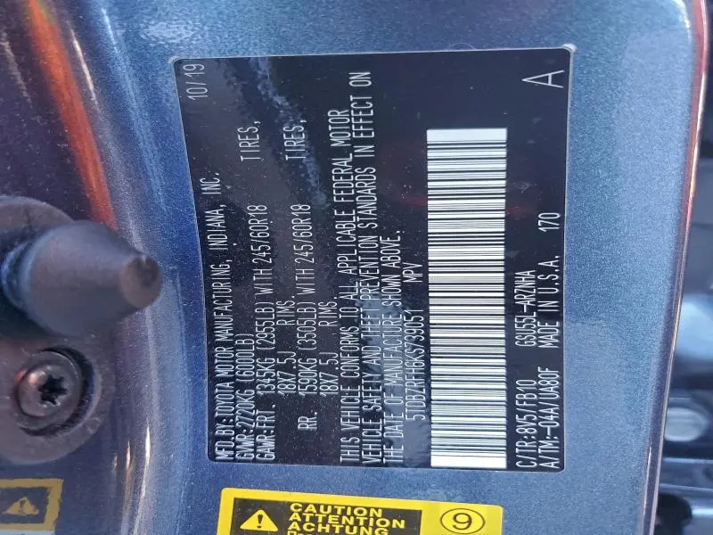 2019 TOYOTA HIGHLANDER LE  