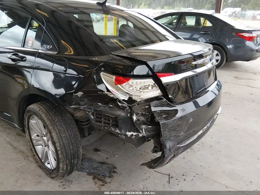 2013 CHRYSLER 200 LX