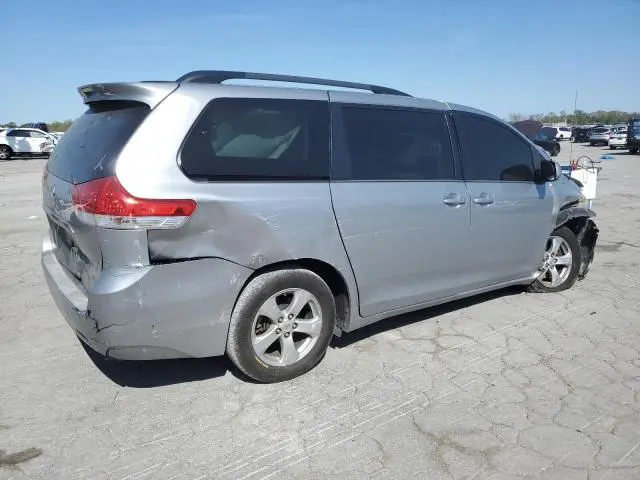 2013 TOYOTA SIENNA LE  