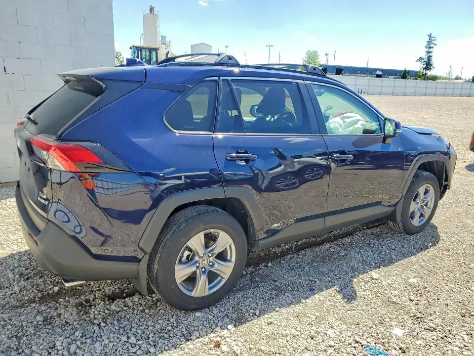 2022 TOYOTA RAV4 XLE  