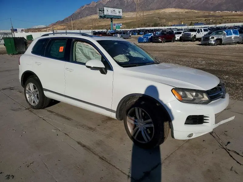 2014 VOLKSWAGEN TOUAREG V6 TDI  