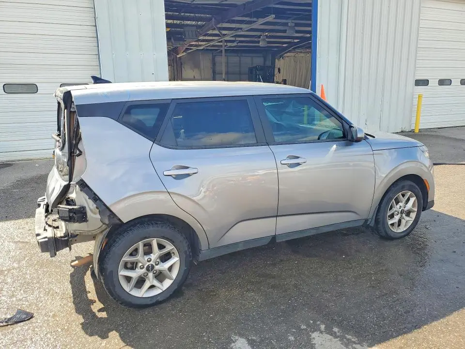 2023 KIA SOUL LX  