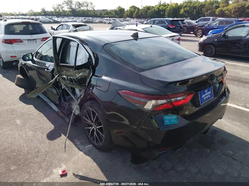 2022 TOYOTA CAMRY SE