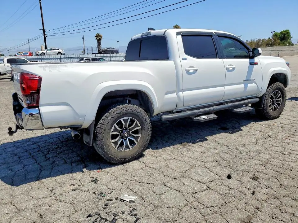 2022 TOYOTA TACOMA SR5 V6  