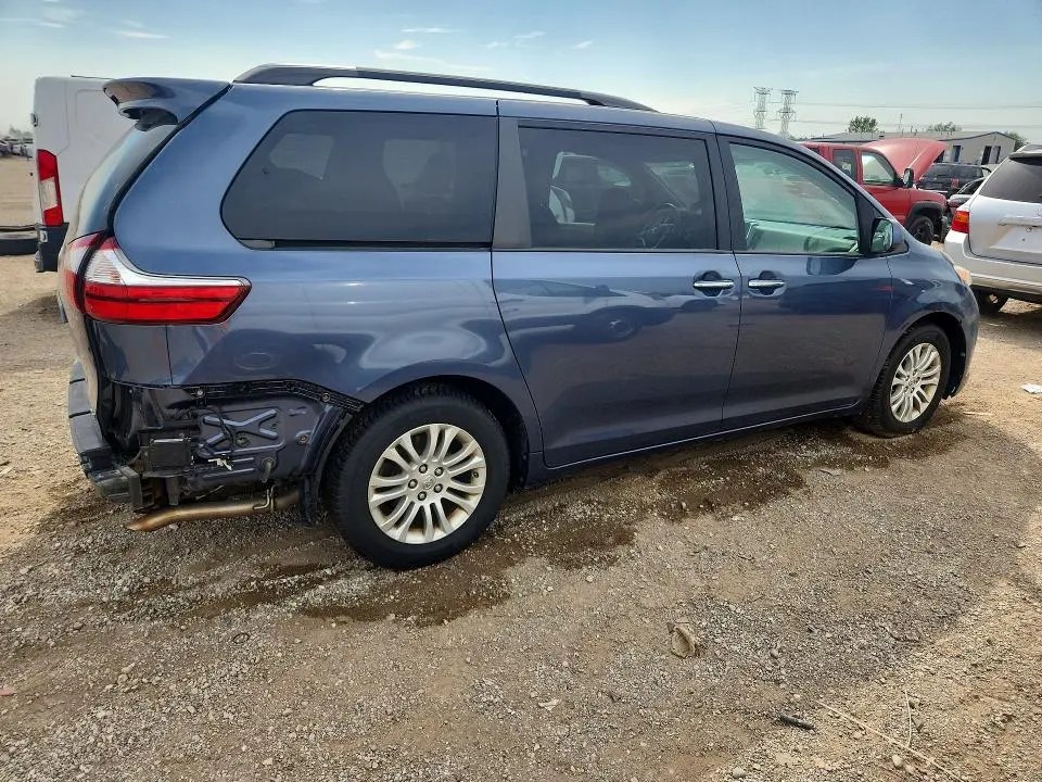 2015 TOYOTA SIENNA XLE 8-PASSENGER  