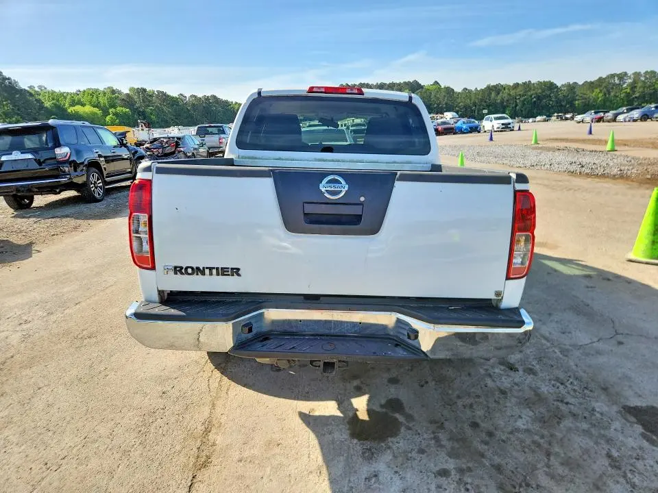 2010 NISSAN FRONTIER SE V6  