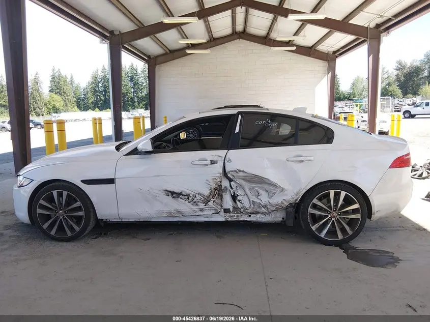 2017 JAGUAR XE 25T PRESTIGE