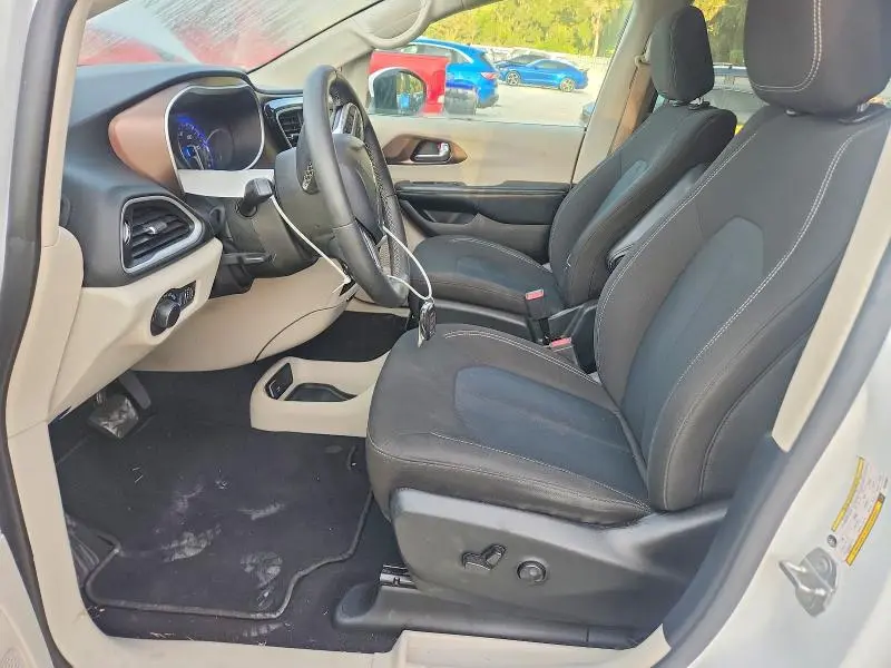 2022 CHRYSLER VOYAGER LX  