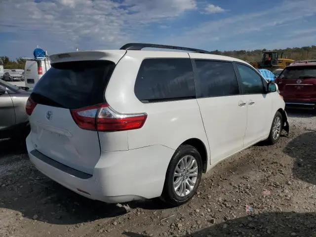 2017 TOYOTA SIENNA XLE  