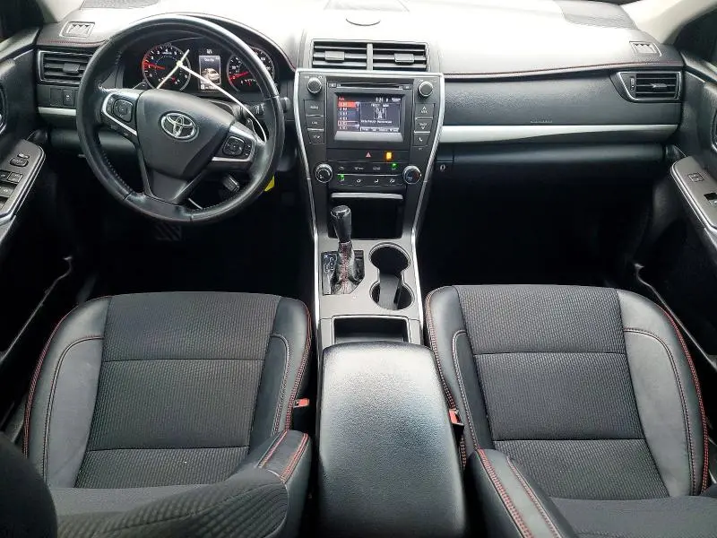 2016 TOYOTA CAMRY SE  